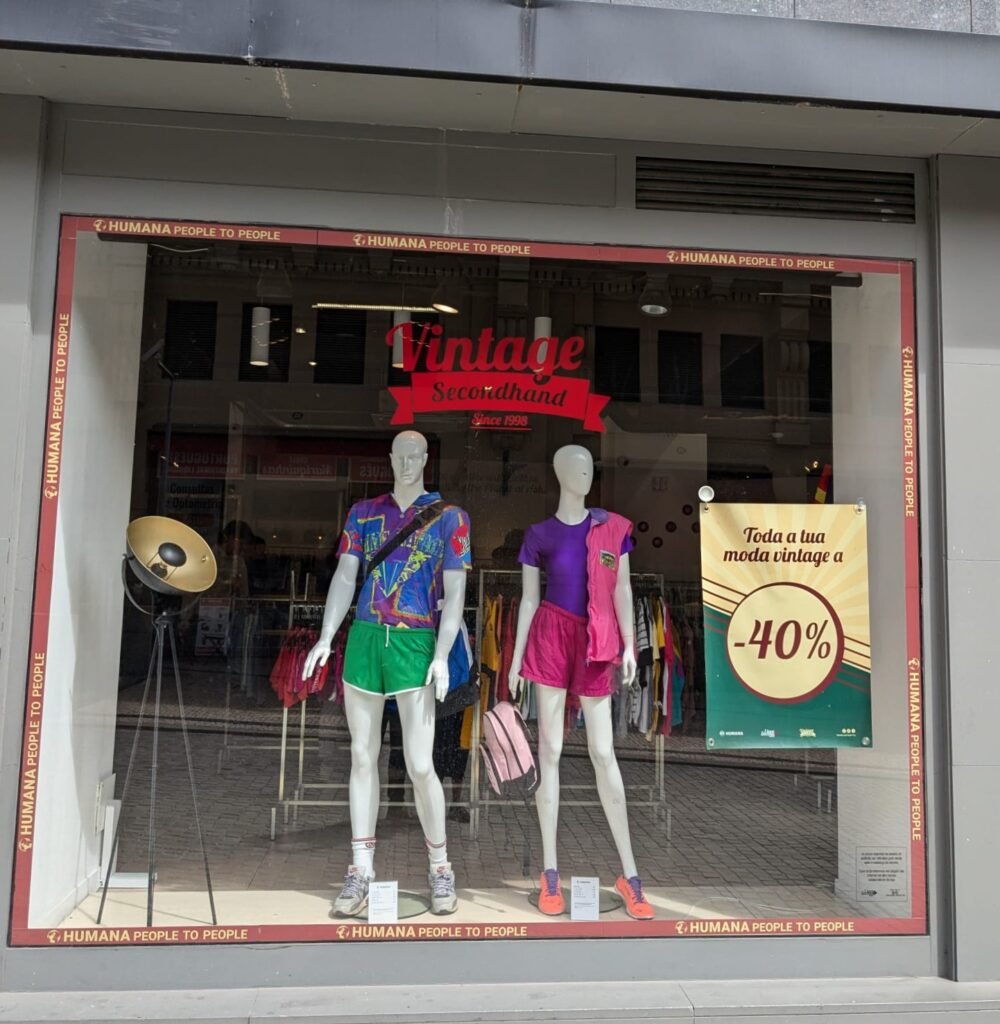 Humana Vintage Porto storefront