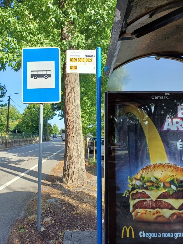 Bus stop Pinheiro Manso near Praia Fluvial de Gramido