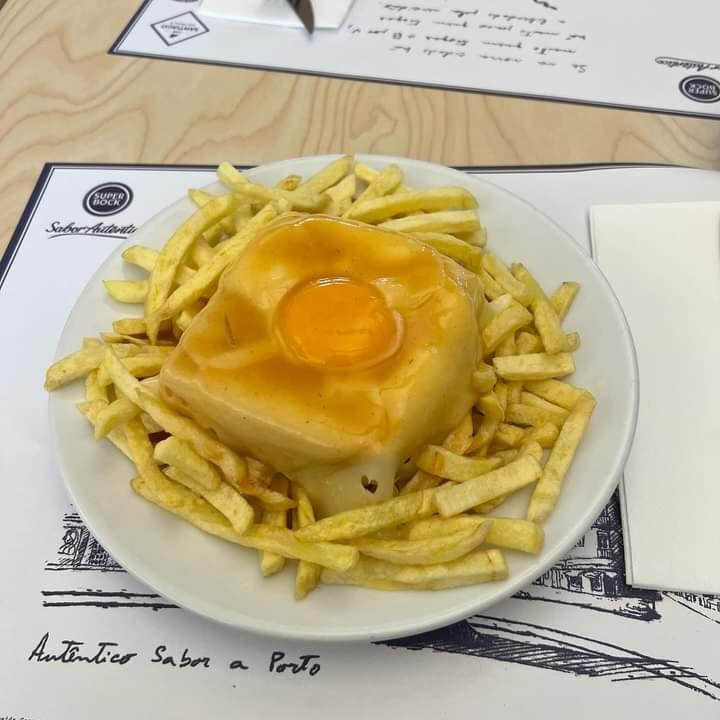 Delicious Francesinha sandwich served at Café Santiago da Praça