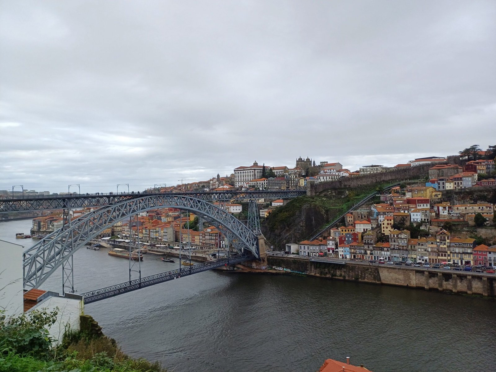 Dom Luís I Bridge view from the side