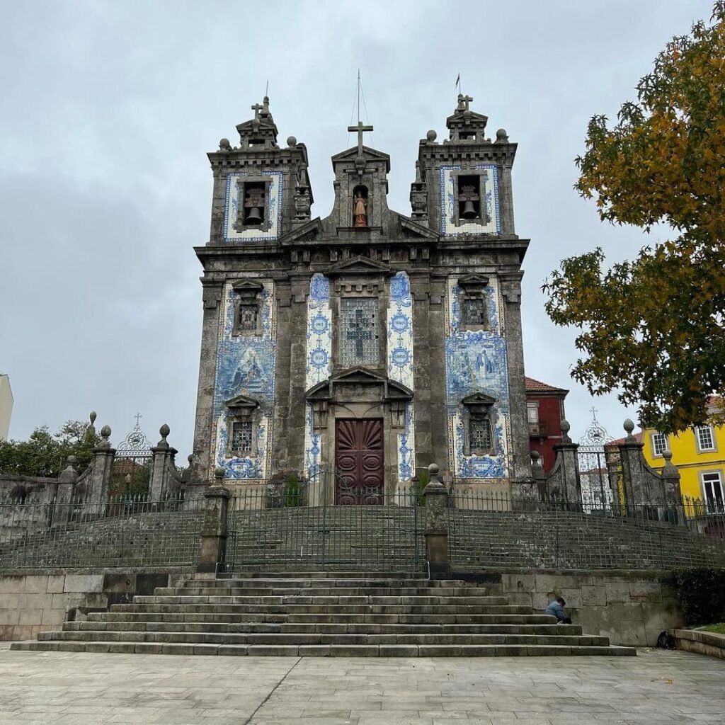 Church of Saint Ildefonso
 located at the end of Santa Catarina street in Praça da Batalha