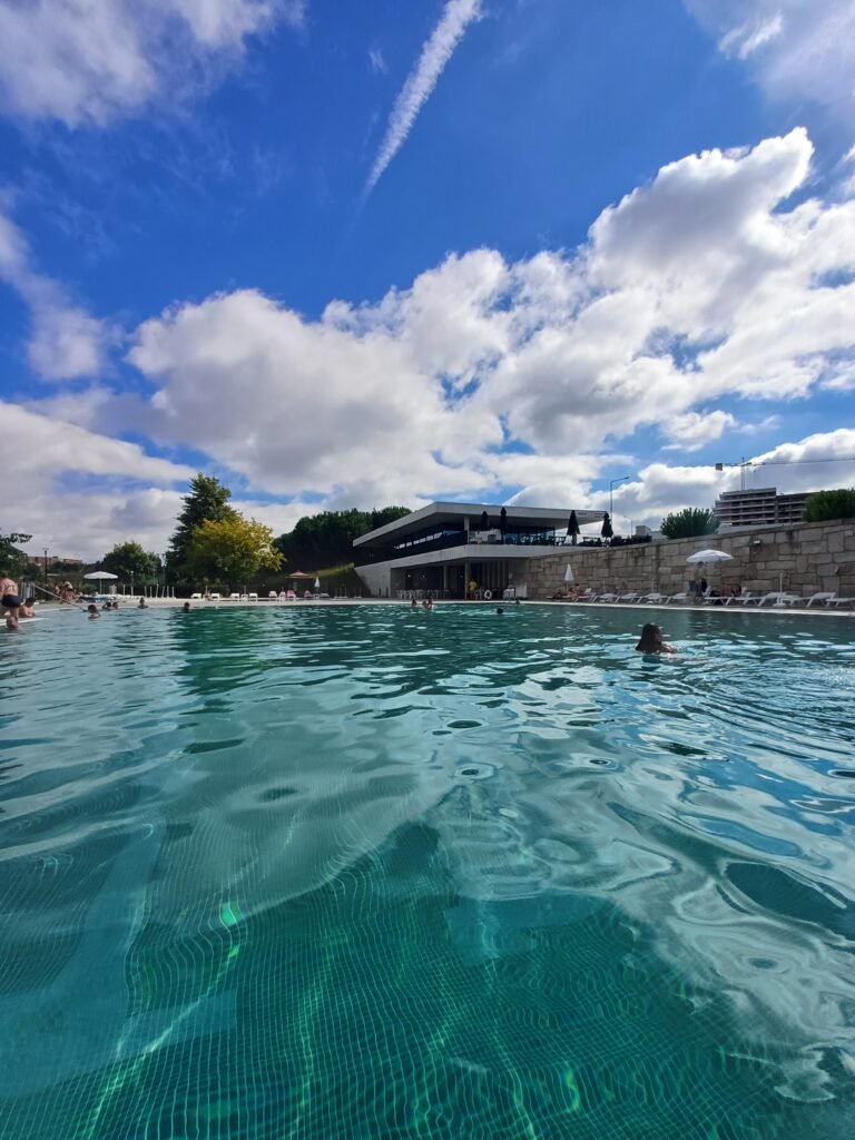 View from within the main pool at Piscina Verde, with crystal-clear water.